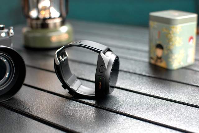 耳机手表二合一设计，智能手表新形态：Wearbuds watch X2