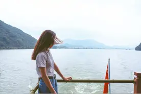 严陵八景之七里扬帆，富春江风光精华所在，被誉为“江南小三峡”图片