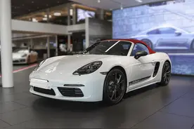 静态评测新保时捷718 Boxster，座椅包裹性极佳，外观更帅气图片