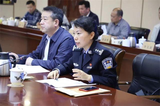 16岁从警入职43年，上班穿4000元短袖，警号030008狠角色终于落网