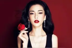 好尴尬！baby与谷爱凌拍照只顾自己美，谷爱凌直接自曝生图回击图片