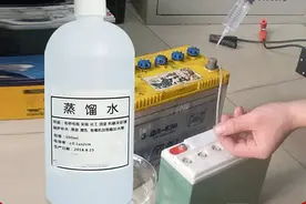 铅酸电池加液管用吗？蒸馏水、电解液、修复液有啥区别，一看便知图片
