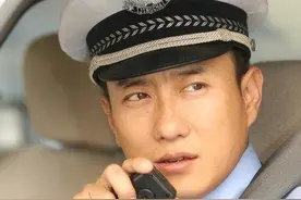 全国最火交警：走红后突然离职，抑郁多年险自杀，如今他怎么样了图片