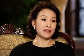 撤侨令下，18岁夺百花影后，28岁宣誓效忠美国的陈冲，后来怎样了图片