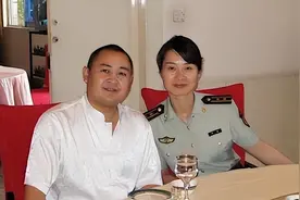 霸王花雷敏：16岁被特警队破格录取，如今大校军衔，嫁给普通保安图片