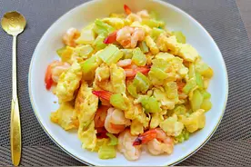 三伏天将至，不论贫富给孩子吃道碱性菜，补充钙质，成本也不高图片