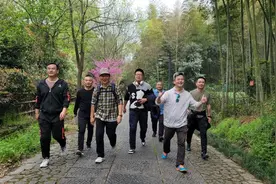 中国潮人丨10年522个周六1万里路，是什么让暴走团这么酷图片