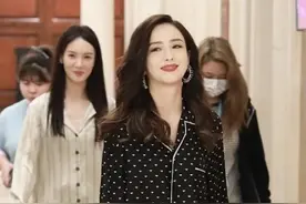 佟丽娅气质没谁了！穿睡衣比别人穿礼裙还美，挡不住的慵懒女人味图片