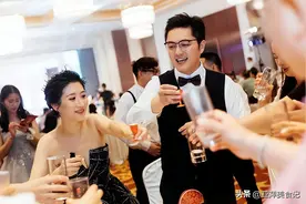 湖北小伙用几瓶白酒，娶了个白富美老婆，他是怎么做到的？图片