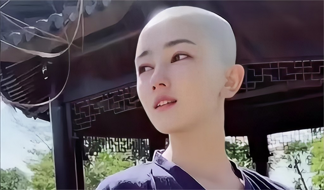 搔首弄姿，与游客寻欢作乐五台山美貌“尼姑”为何能如此放肆?