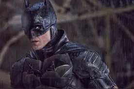 《新蝙蝠侠》3个彩蛋别漏掉！小丑和蝙蝠侠同框，看清他的脸了吗图片