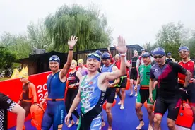 北京国际铁人三项挑战赛开赛 70岁“铁人”完成自我挑战图片