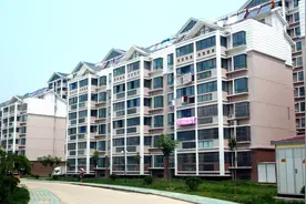 女孩大学毕业后定居外地，拒绝帮哥哥偿还房贷后，竟遭到父母起诉图片
