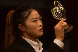 富豪的00后贴身女保镖：颜值在线，年入百万图片
