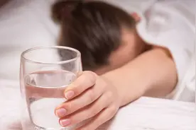 晚上睡觉嘴巴总是“发干”？别以为是缺水，或是4种疾病“预警”图片