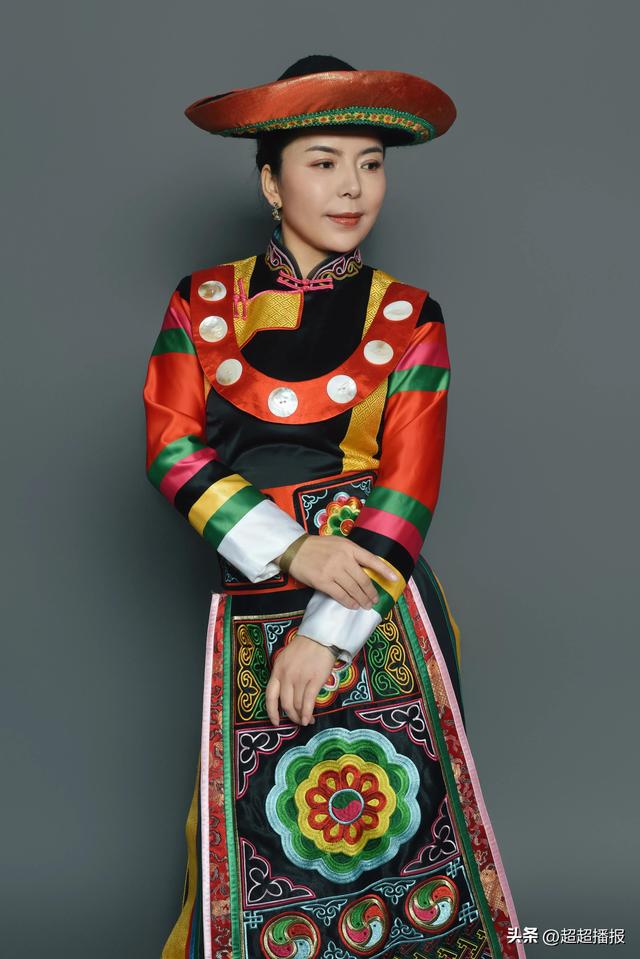 淳朴美丽的土族百灵，知名音乐人彩虹兰儿的成长经历