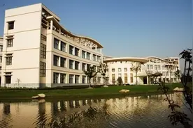 上海海关学院——“致知、力行、慎独、忠诚”图片