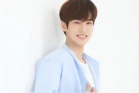 24岁韩国男星在梨泰院踩踏事故中遇难，目击者称其为营救小女孩而没能逃出来图片