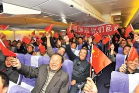 2000年澳大利亚军舰撤侨：许日本人马来人登舰，却不准中国人上船图片