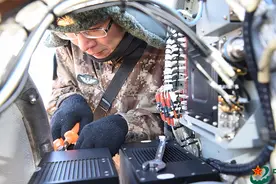 机务兵，为战鹰保驾护航图片