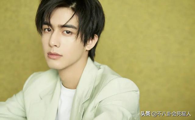 被明星毁掉的6大纸片人：容家美男被拉下神坛，最惨的还是张起灵