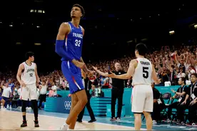 NBA现役最矮控卫河村勇辉，场上接连创造奇迹，场外也春风得意图片