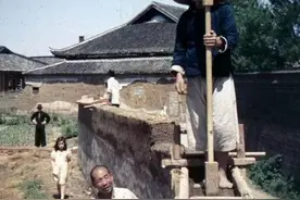 建造夯土墙老土房的工具是什么？现在很少见的老古董图片