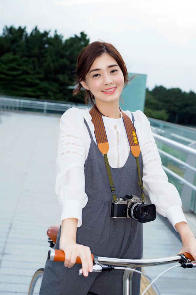 潘粤明与董洁离婚8年：他摆脱抑郁收获真爱，她带儿子苦度光阴