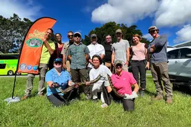 北美少年比赛徒手抓28条大蟒蛇赢70000元 一女子却遭巨蟒活吞惨死图片