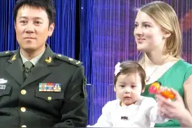 55岁蔡国庆官宣喜讯：这辈子最幸运的事，就是路上捡来一个老婆图片