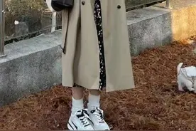 “小白鞋”算什么？“阿甘鞋”才是真舒适百搭，难怪是潮人的宠儿图片