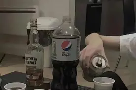 朋友圈情感文案图｜自己亲手推开的，真的有资格怀念吗图片