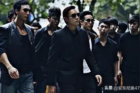 他是澳门黑帮教父，手下10万小弟，横行东南亚，平生只尊敬一人图片