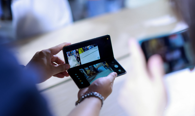 ��ǿ�۵����ֻ�PK����ҫMagic V2�ԱȻ�ΪMate X3����ѡ����һ����