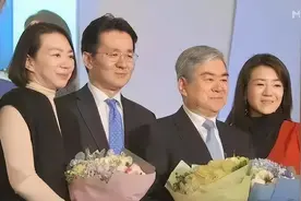 恶魔千金赵显娥，逼停飞机，命令空姐扇脸道歉，父亲：她还是孩子图片