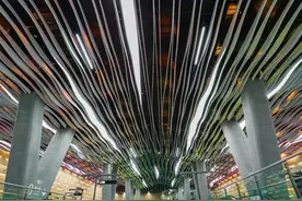 国庆游玩打卡广州地铁8号线彩虹桥图片