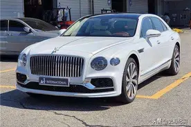 19年，富婆征婚送宾利，网友看完照片直呼受不起，如今生活大变样图片