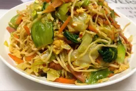 火爆夜市的炒细面，在家也可以实现，面条爽滑干香好吃，越吃越香图片