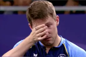 突发！世界冠军受伤流血，无奈退赛、泪流满面，男单决赛名单出炉图片