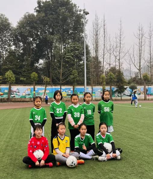 “谁说女子不如男”温江和盛小学女足冬训备战麒志杯