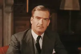 1954年周总理率团首次参加国际会议，一顿晚宴就让英国外长折服图片