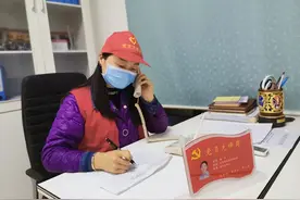 三八红旗手是抗疫能手丨黄玲：社区十年，暖心一颗图片