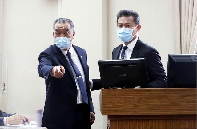 美航母还没离开越南，中方先入驻永兴岛，李尚福16字定调中越关系
