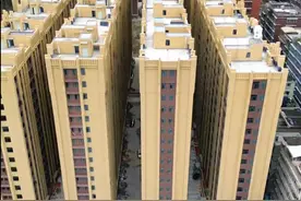 广东普宁一小区“楼挨楼”像多米诺骨牌！购房怎样查楼间距合格吗图片