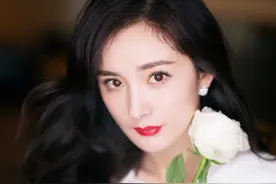 杨幂再度香港看女，陪小糯米逗猫似姐妹俩，港媒曝她积极争抚养权图片