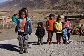 为什么藏族人民看起来脏脏的？难道他们一生只洗3次澡是真的？图片