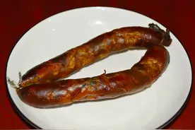 腊肠是“煮还是蒸”好？很多人都错了，学会这样做不硬不柴图片