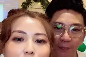 55岁港星娶小20岁内地美女，定居海南生活惬意，豪宅庆结婚5周年图片