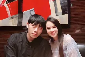 伊能静含泪哭诉疑婚变，与秦昊分居半年，儿子国外创业被骂骗子图片