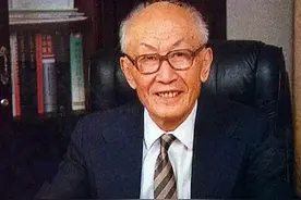 他曾担任中国工程院首任院长，72岁获得100万奖金，全部捐给国家图片